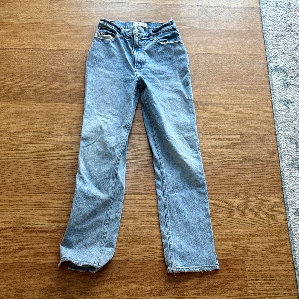 Abercrombie & Fitch The ‘90s Straight Ultra High Rise Curve Love Jean